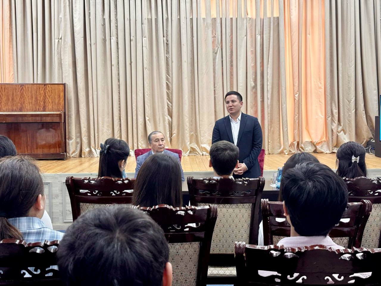 Yoshlar bilan ochiq muloqot – kelajak poydevori!